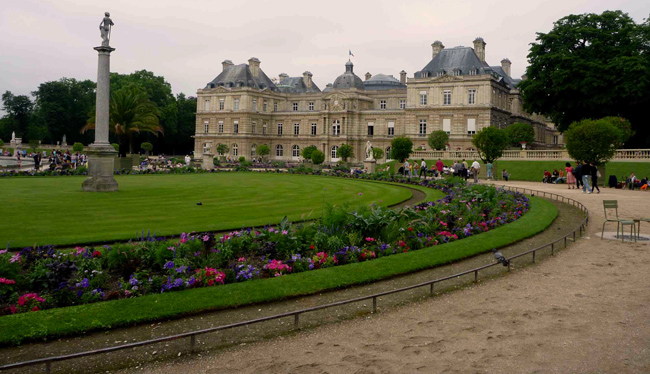 Walk in Paris and discover the Luxembourg garden